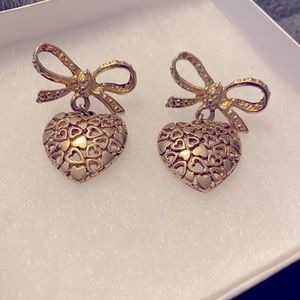 Beautiful ribbon & heart 14k earrings!